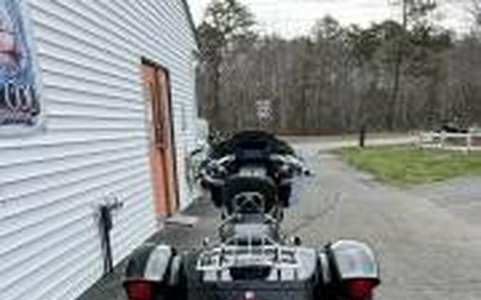 2023 Harley-Davidson® Road Glide® 3 Vivid Black (Chrome Finish w/ Cast Wheels)