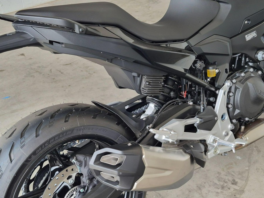 2026 BMW F 900 R
