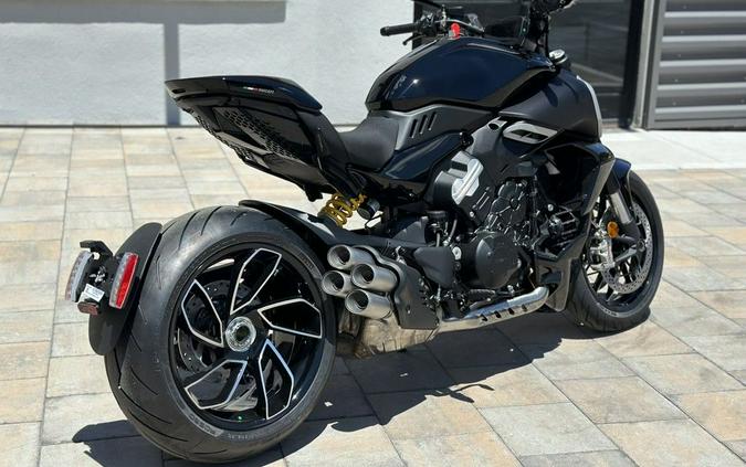 2023 Ducati Diavel V4 Thrilling Black