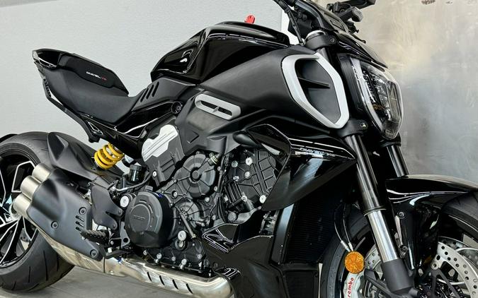 2023 Ducati Diavel V4 Thrilling Black