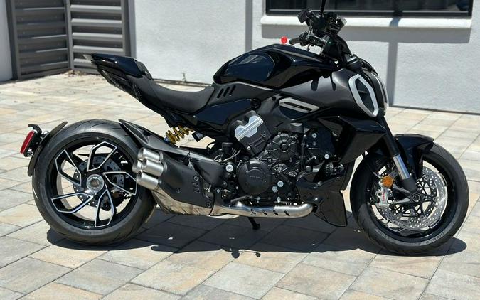 2023 Ducati Diavel V4 Thrilling Black