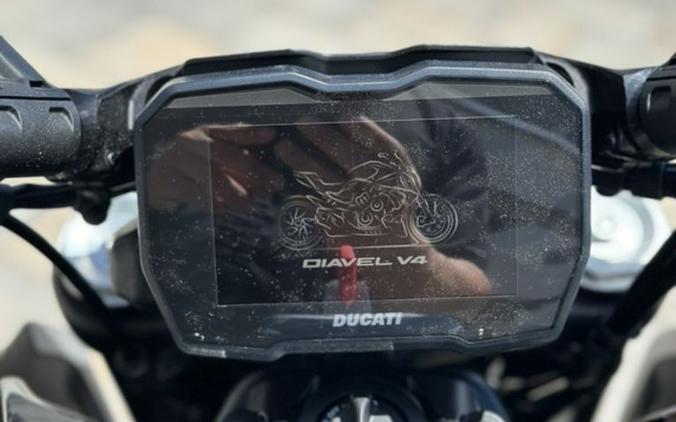 2023 Ducati Diavel V4 Thrilling Black