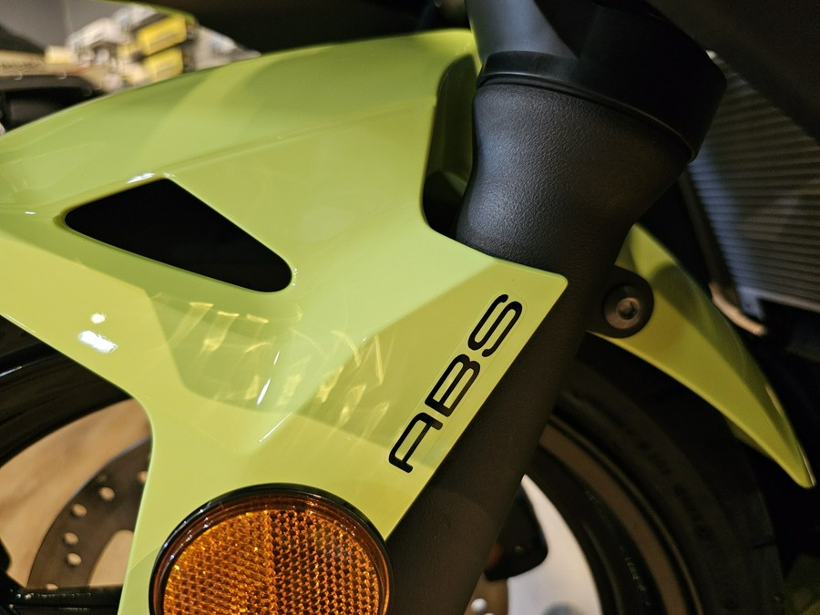 2026 Kawasaki NINJA 500 ABS Metallic Yellowish Green/Ebony - 110216