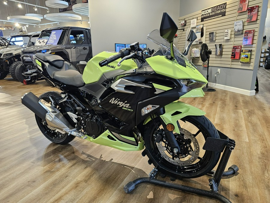 2026 Kawasaki NINJA 500 ABS Metallic Yellowish Green/Ebony - 110216
