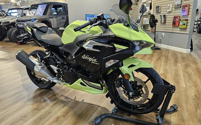 2026 Kawasaki NINJA 500 ABS Metallic Yellowish Green/Ebony - 110216