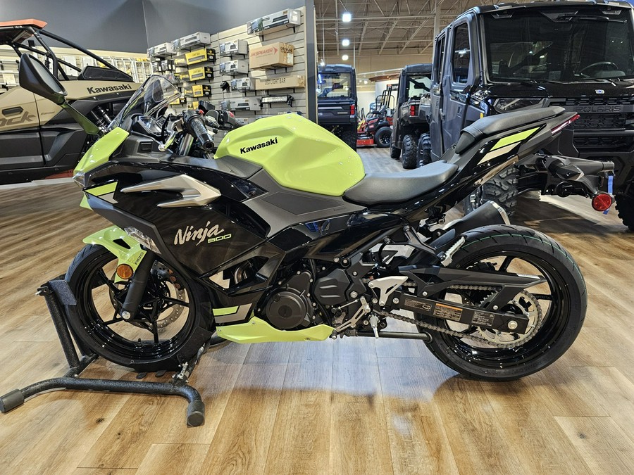 2026 Kawasaki NINJA 500 ABS Metallic Yellowish Green/Ebony - 110216