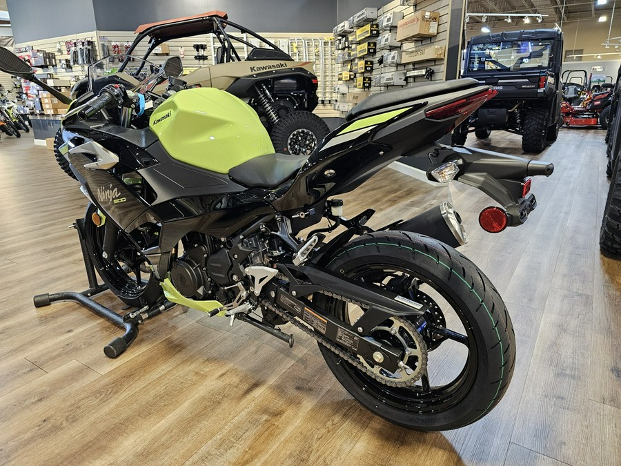 2026 Kawasaki NINJA 500 ABS Metallic Yellowish Green/Ebony - 110216
