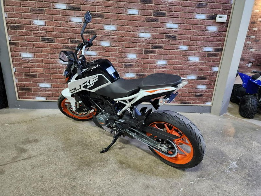 2022 KTM 200 Duke