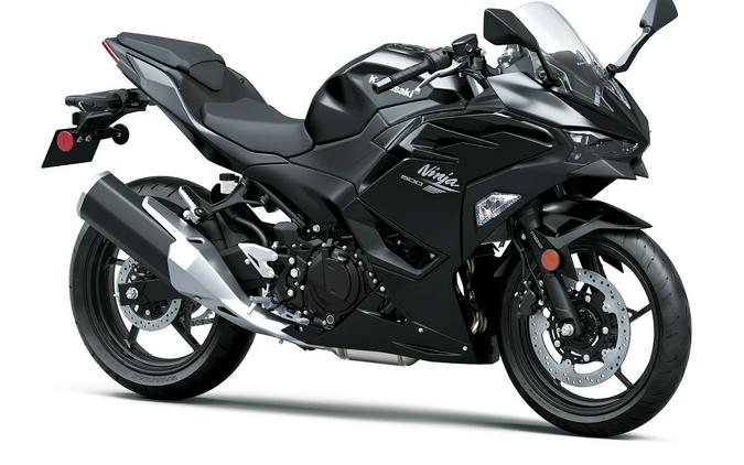 2026 Kawasaki NINJA 500 Metallic Flat Spark Black/Metallic Spark Black - 110217