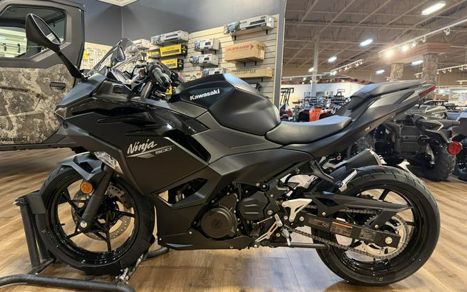 2026 Kawasaki NINJA 500 Metallic Flat Spark Black/Metallic Spark Black - 110217