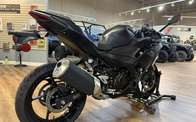 2026 Kawasaki NINJA 500 Metallic Flat Spark Black/Metallic Spark Black - 110217