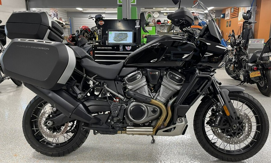 2023 Harley-Davidson Pan America™ 1250 Vivid Black