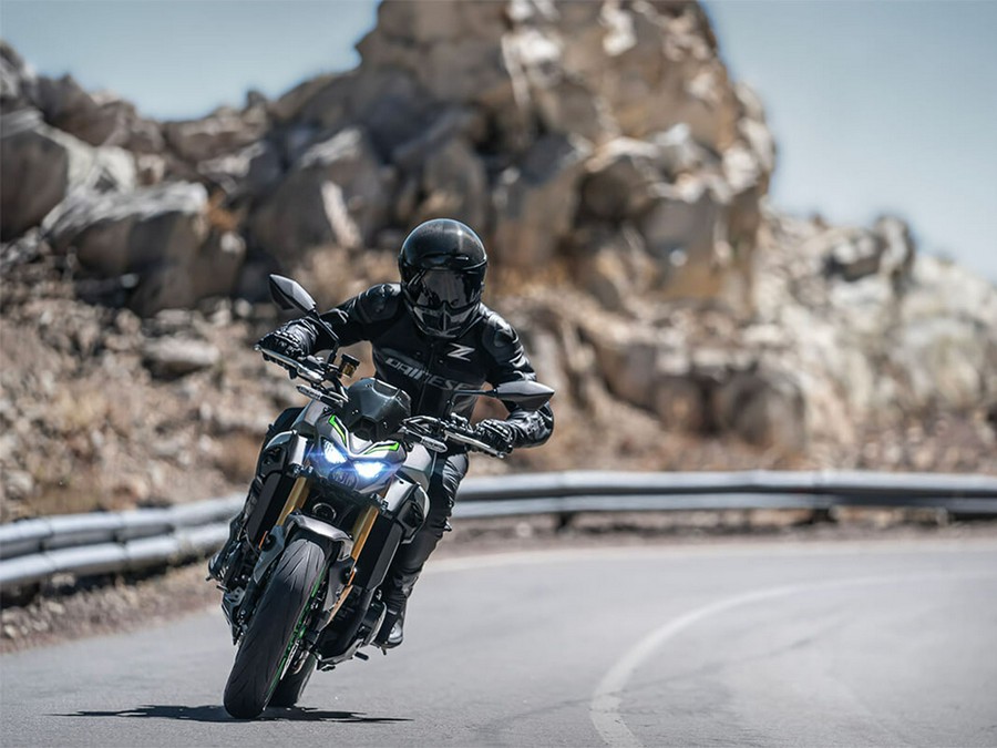 2025 Kawasaki Z900 SE ABS
