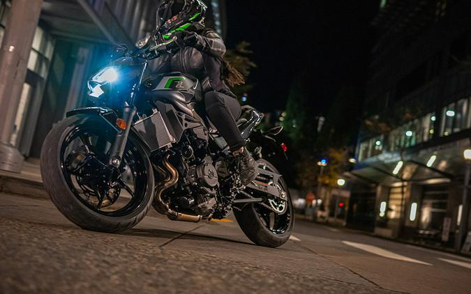 2026 Kawasaki Z500 ABS Metallic Matte Graphenesteel Gray/Metallic Flat Spark Black - 110212