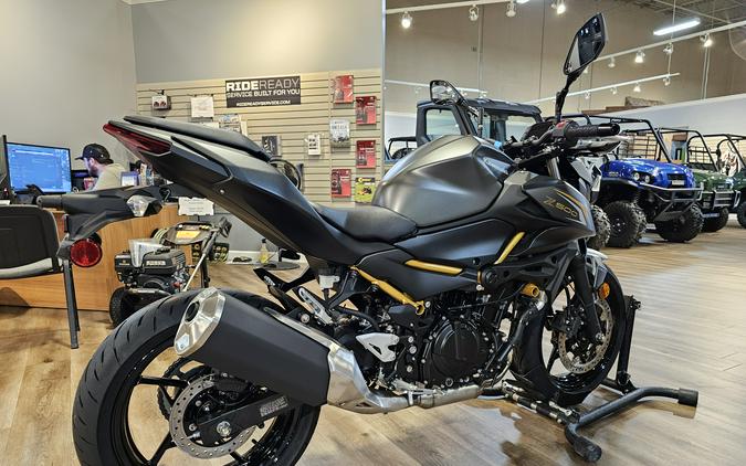 2026 Kawasaki Z500 ABS Metallic Matte Graphenesteel Gray/Metallic Flat Spark Black - 110212