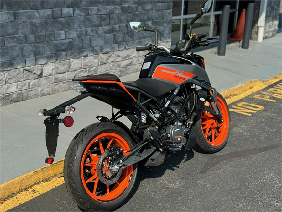 2023 KTM Duke 200