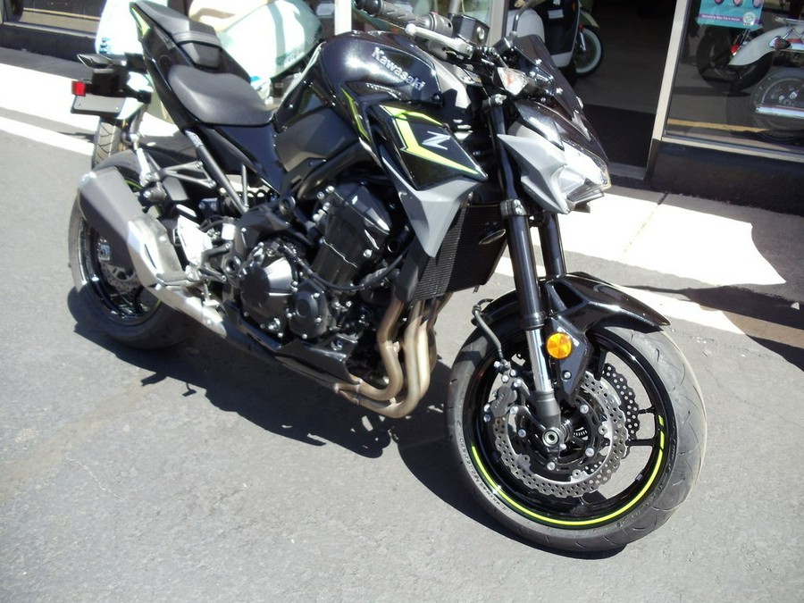 2024 Kawasaki Z900 ABS Metallic Spark Black/Metallic Matte Dark Gray