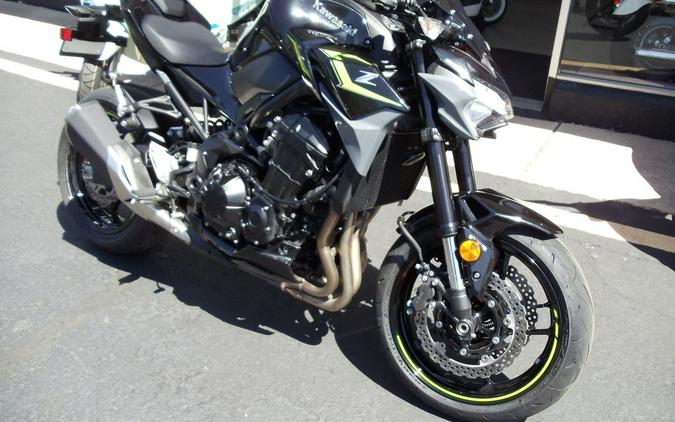 2024 Kawasaki Z900 ABS Metallic Spark Black/Metallic Matte Dark Gray