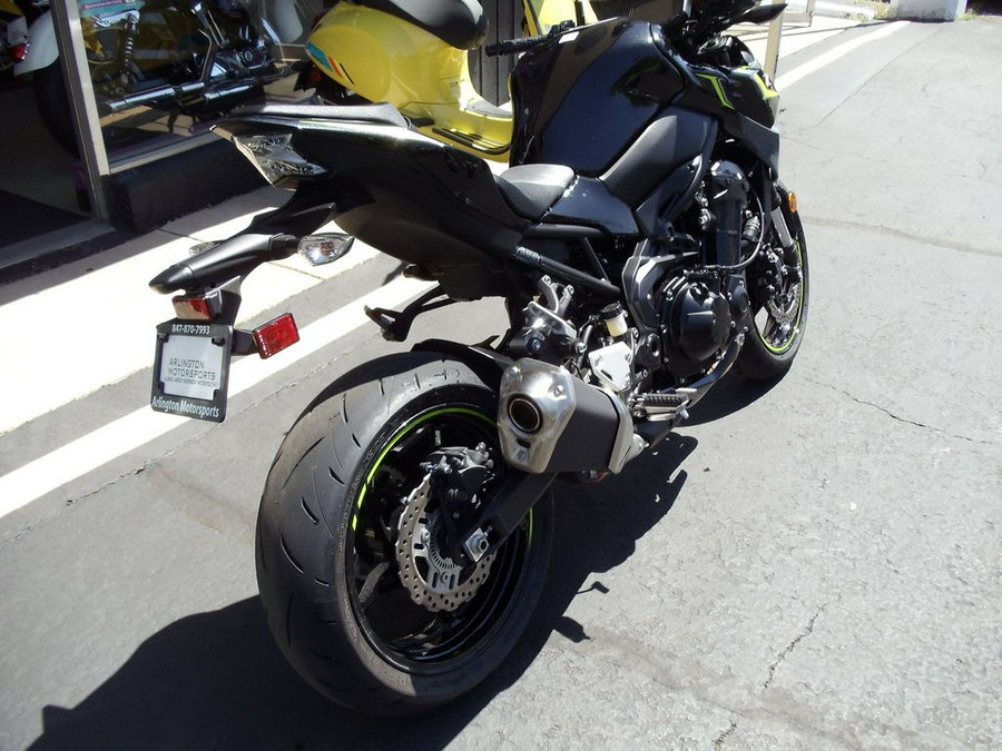 2024 Kawasaki Z900 ABS Metallic Spark Black/Metallic Matte Dark Gray