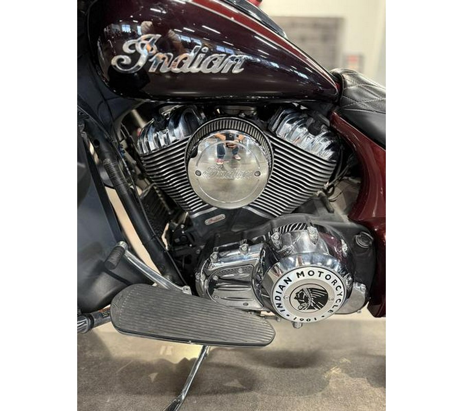 2021 Indian Motorcycle® Roadmaster® Maroon Metallic/Crimson Metallic