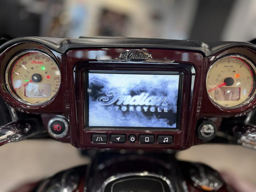 2021 Indian Motorcycle® Roadmaster® Maroon Metallic/Crimson Metallic