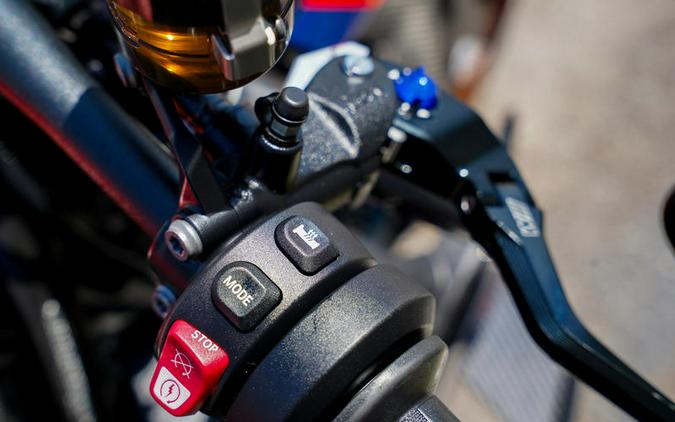 2023 BMW M 1000 R