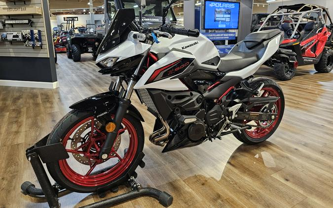 2026 Kawasaki Z500 SE ABS Pearl Blizzard White/Ebony - 110213