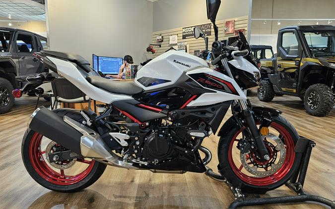 2026 Kawasaki Z500 SE ABS Pearl Blizzard White/Ebony - 110213