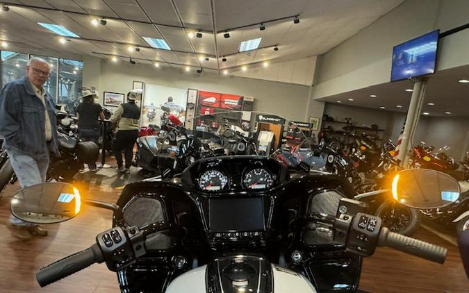 2026 Indian Motorcycle® Pursuit 112 Dark Horse® with PowerBand Audio Package