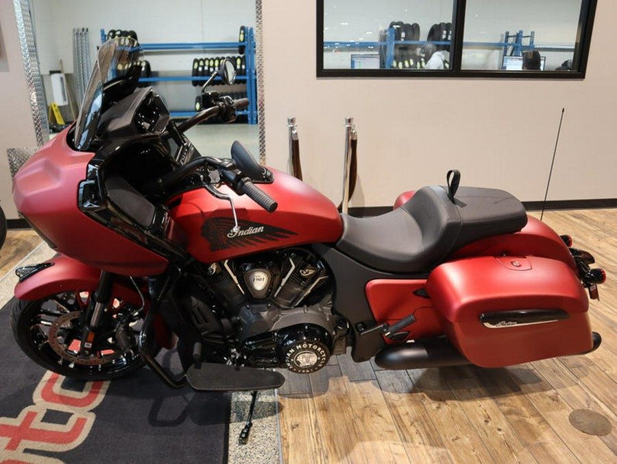 2024 Indian Motorcycle® Challenger® Dark Horse® w/PowerBand Audio Pkg Sunset Red Smoke