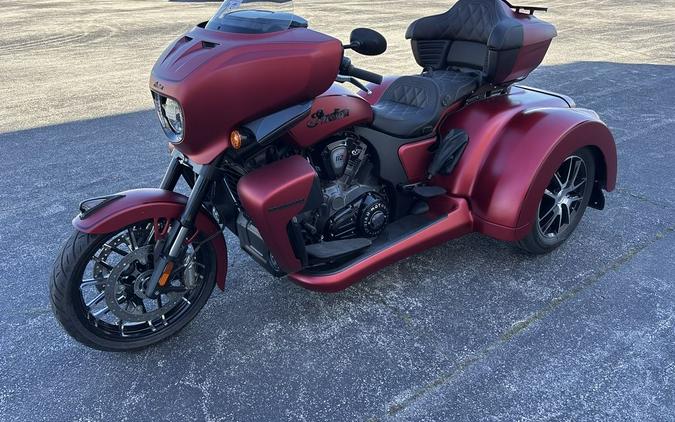 2025 Indian Motorcycle® Roadmaster® PowerPlus Dark Horse® 112 Sunset Red Smoke