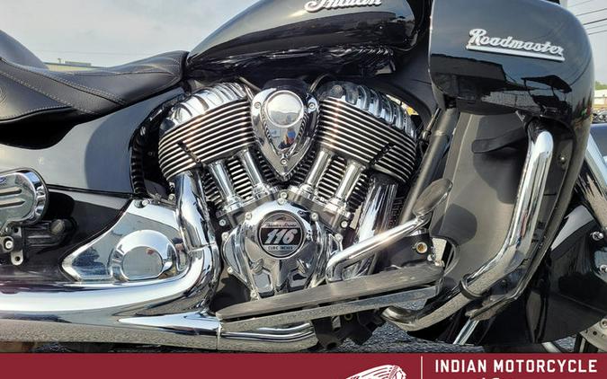 2019 Indian Motorcycle® Roadmaster® Thunder Black