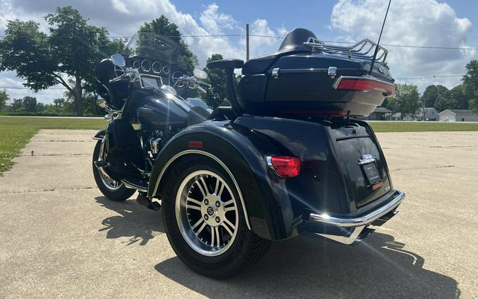 2018 Harley-Davidson® Tri Glide® Ultra Black Tempest