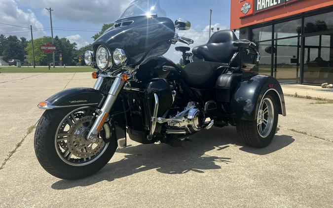 2018 Harley-Davidson® Tri Glide® Ultra Black Tempest