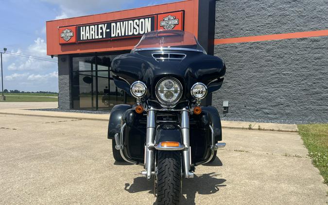 2018 Harley-Davidson® Tri Glide® Ultra Black Tempest