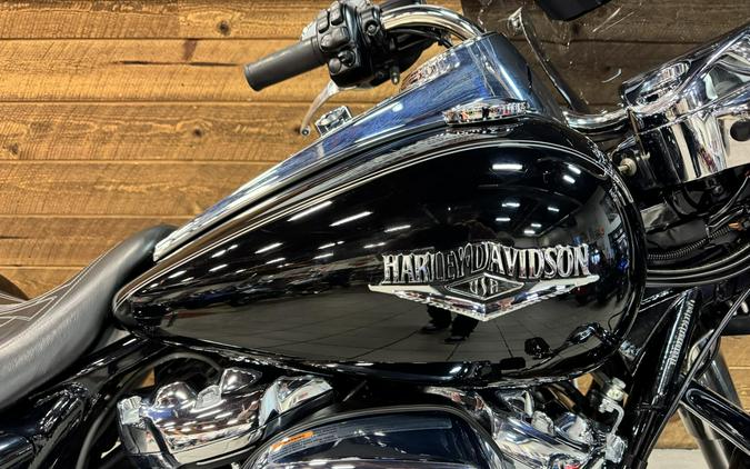 2017 Harley-Davidson® Road King® Vivid Black FLHR