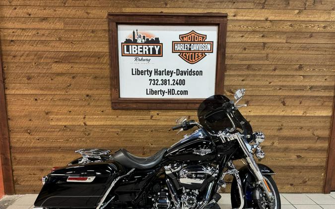 2017 Harley-Davidson® Road King® Vivid Black FLHR