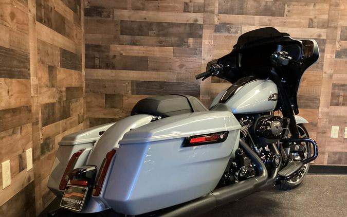 2024 Harley-Davidson Street Glide® Atlas Silver Metallic - Black Finish FLHX