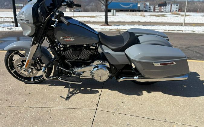 2026 Harley-Davidson® Street Glide® Dark Billiard Gray Chrome Trim