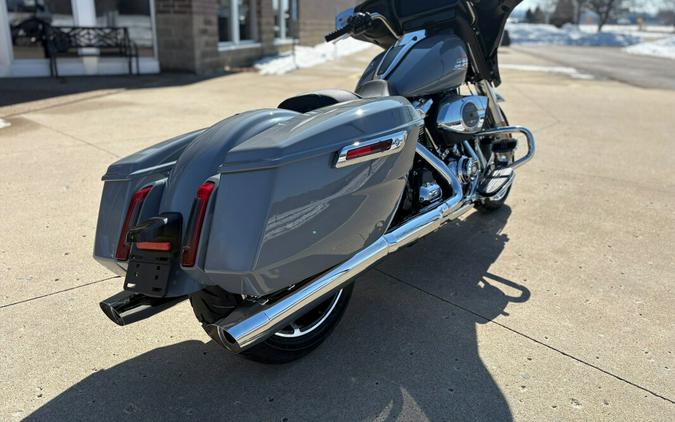 2026 Harley-Davidson® Street Glide® Dark Billiard Gray Chrome Trim