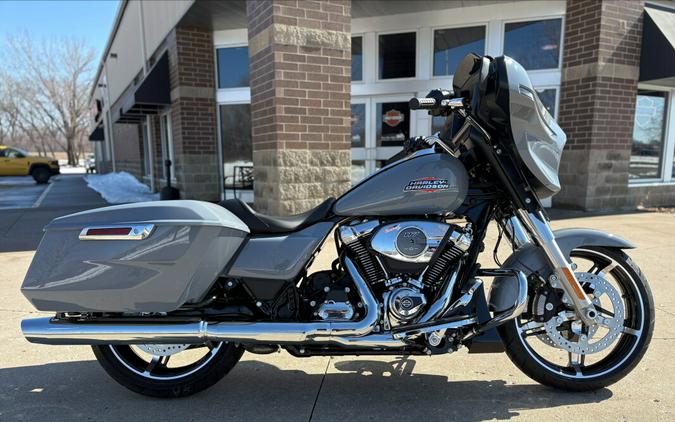 2026 Harley-Davidson® Street Glide® Dark Billiard Gray Chrome Trim