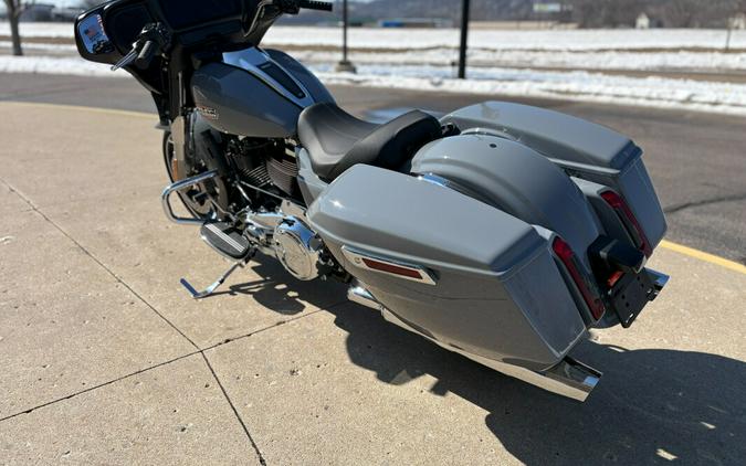 2026 Harley-Davidson® Street Glide® Dark Billiard Gray Chrome Trim