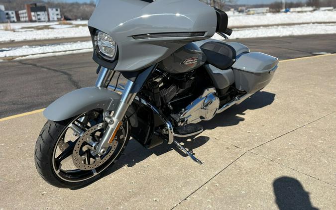 2026 Harley-Davidson® Street Glide® Dark Billiard Gray Chrome Trim