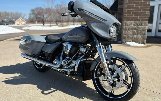 2026 Harley-Davidson® Street Glide® Dark Billiard Gray Chrome Trim