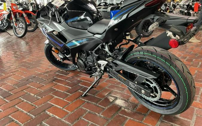 2025 Kawasaki Ninja® 500 SE ABS