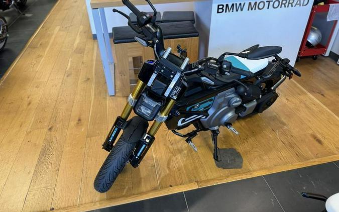 2024 BMW CE02