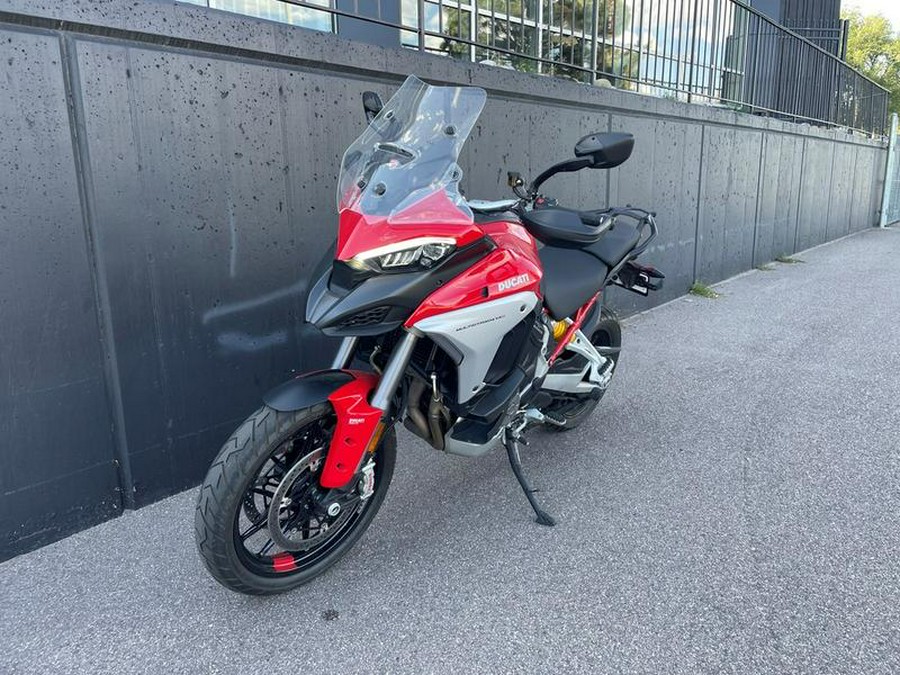 2022 Ducati Multistrada V4S Ducati Red / Alloy Wheels