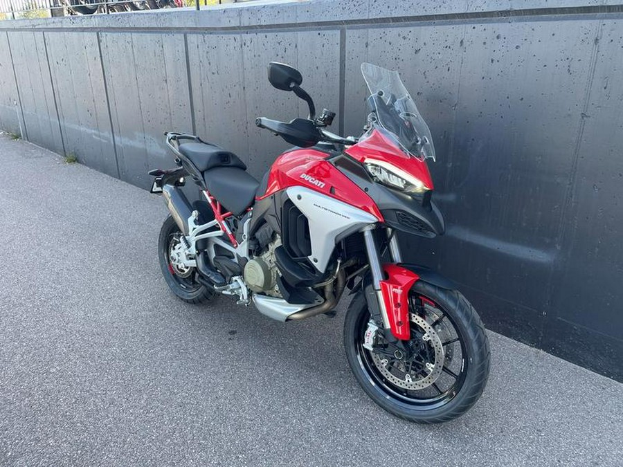 2022 Ducati Multistrada V4S Ducati Red / Alloy Wheels