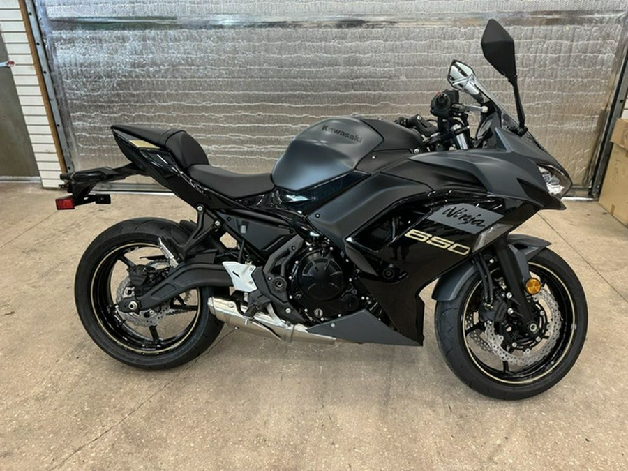 2024 Kawasaki Ninja 650 Metallic Matte Dark GrayMetallic Spark