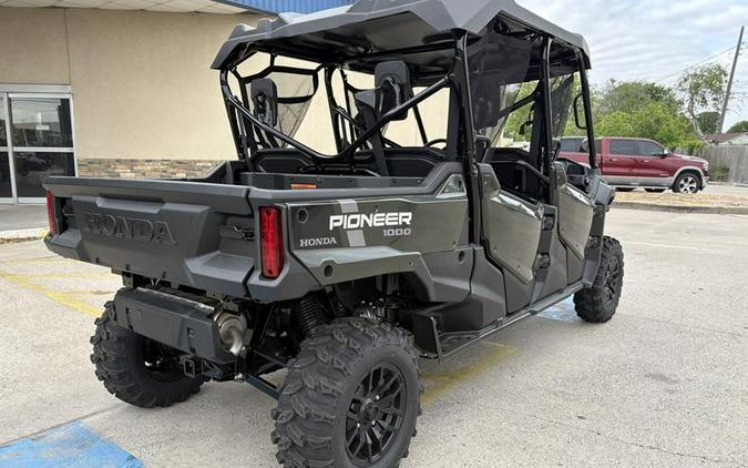 2025 Honda® Pioneer 1000-6 Deluxe Crew